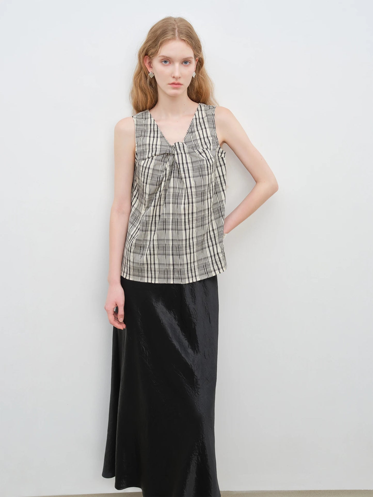 Plaid Sleeveless V-Neck Blouse